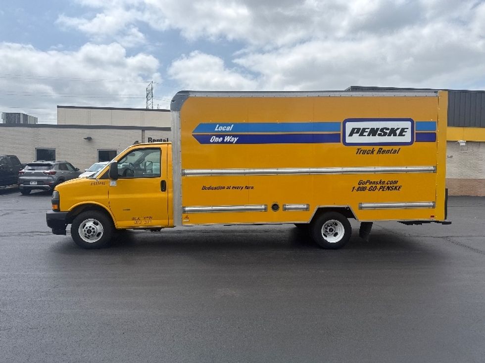 Light Duty Box Truck-Light and Medium Duty Trucks-GMC-2021-Savana G33903-Milwaukee-WI-92,364\n\t\tmiles-$ 24,500 - Image 4