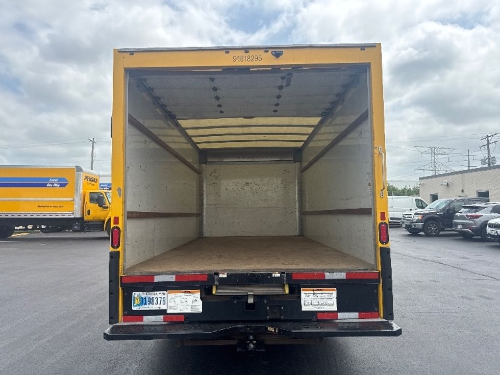 Light Duty Box Truck-Light and Medium Duty Trucks-GMC-2021-Savana G33903-Milwaukee-WI-92,364\n\t\tmiles-$ 24,500 - Image 8