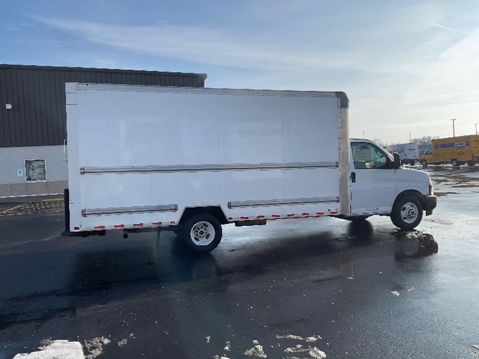 Light Duty Box Truck-Light and Medium Duty Trucks-GMC-2021-Savana G33903-Milwaukee-WI-96,882\n\t\tmiles-$ 30,250 - Image 15