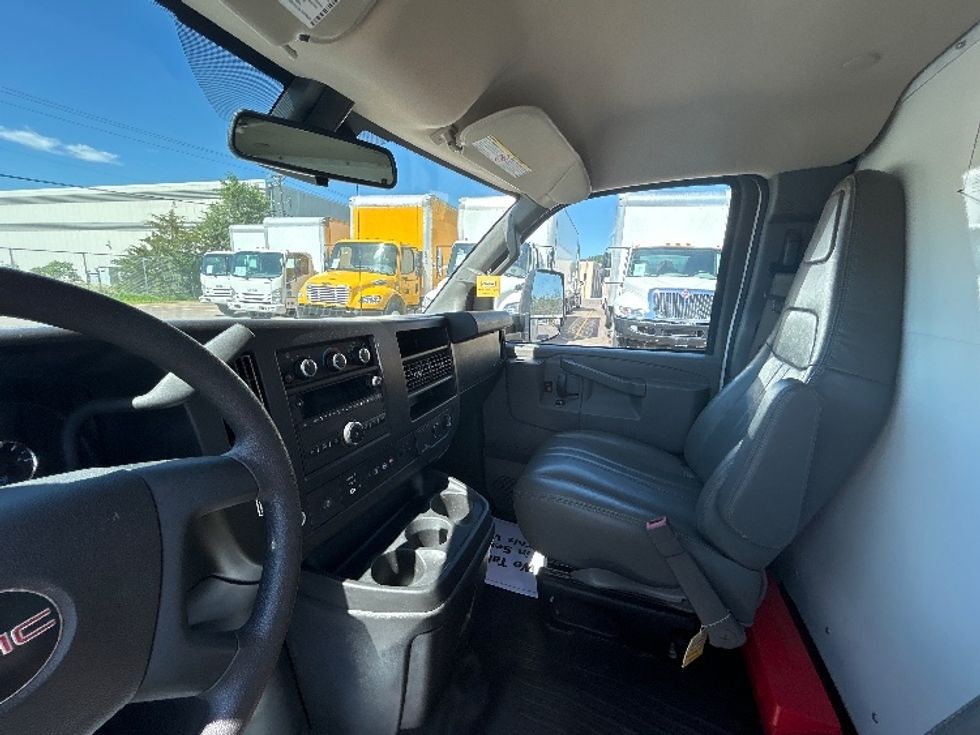 Light Duty Box Truck-Light and Medium Duty Trucks-GMC-2021-Savana G33903-Milwaukee-WI-96,882\n\t\tmiles-$ 30,250 - Image 19