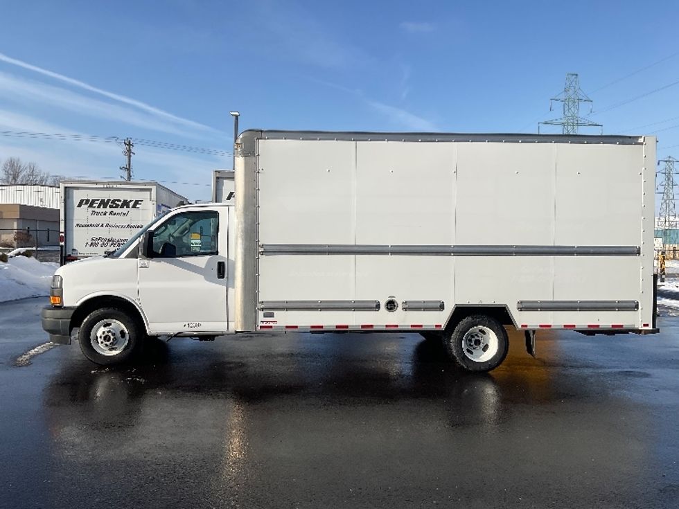 Light Duty Box Truck-Light and Medium Duty Trucks-GMC-2021-Savana G33903-Milwaukee-WI-96,882\n\t\tmiles-$ 30,250 - Image 4