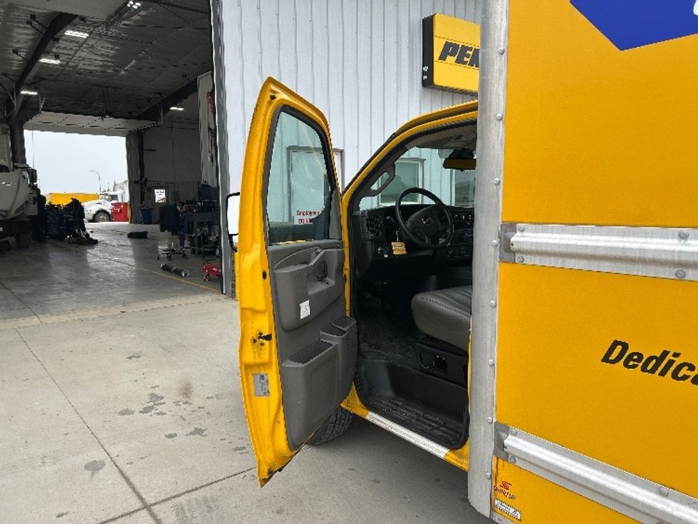 Light Duty Box Truck-Light and Medium Duty Trucks-GMC-2021-Savana G33903-Minot-ND-105,782\n\t\tmiles-$ 23,500 - Image 16