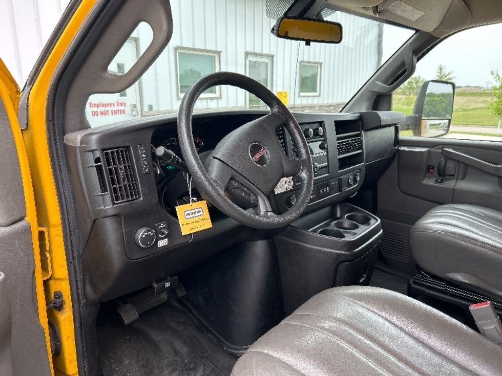 Light Duty Box Truck-Light and Medium Duty Trucks-GMC-2021-Savana G33903-Minot-ND-105,782\n\t\tmiles-$ 23,500 - Image 17