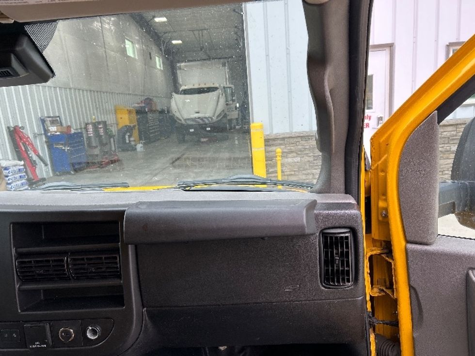 Light Duty Box Truck-Light and Medium Duty Trucks-GMC-2021-Savana G33903-Minot-ND-105,782\n\t\tmiles-$ 23,500 - Image 21