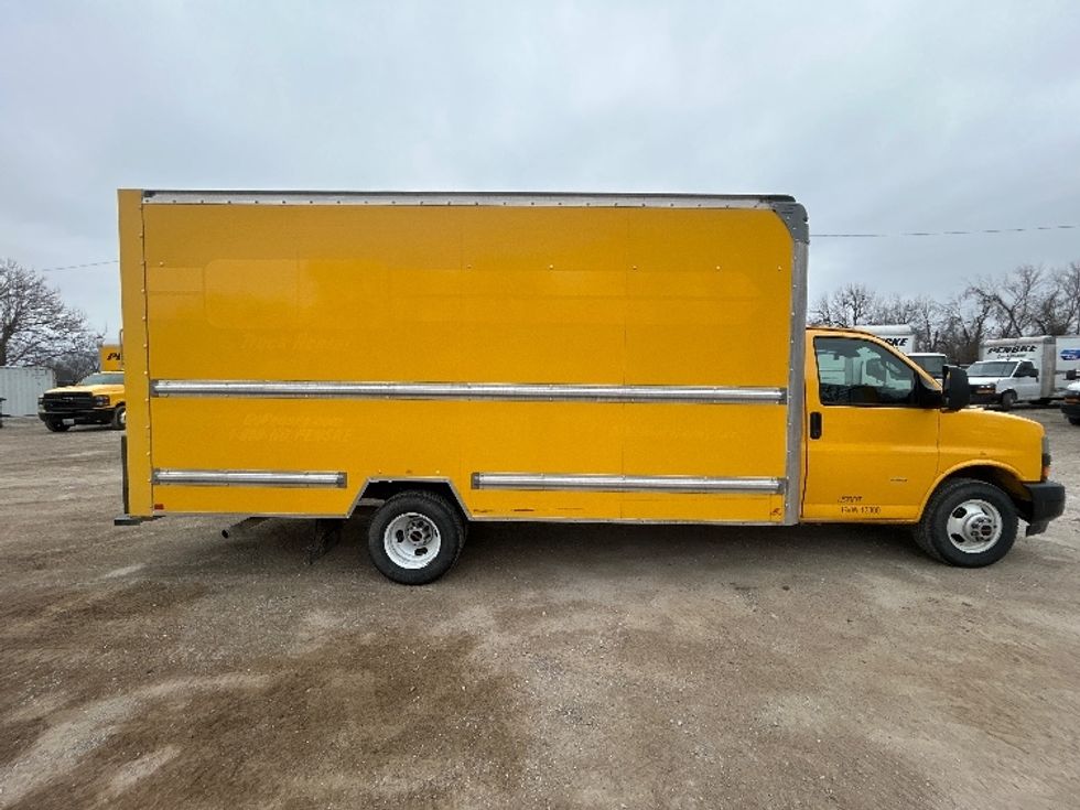Light Duty Box Truck-Light and Medium Duty Trucks-GMC-2021-Savana G33903-Moberly-MO-102,234\n\t\tmiles-$ 26,000 - Image 15