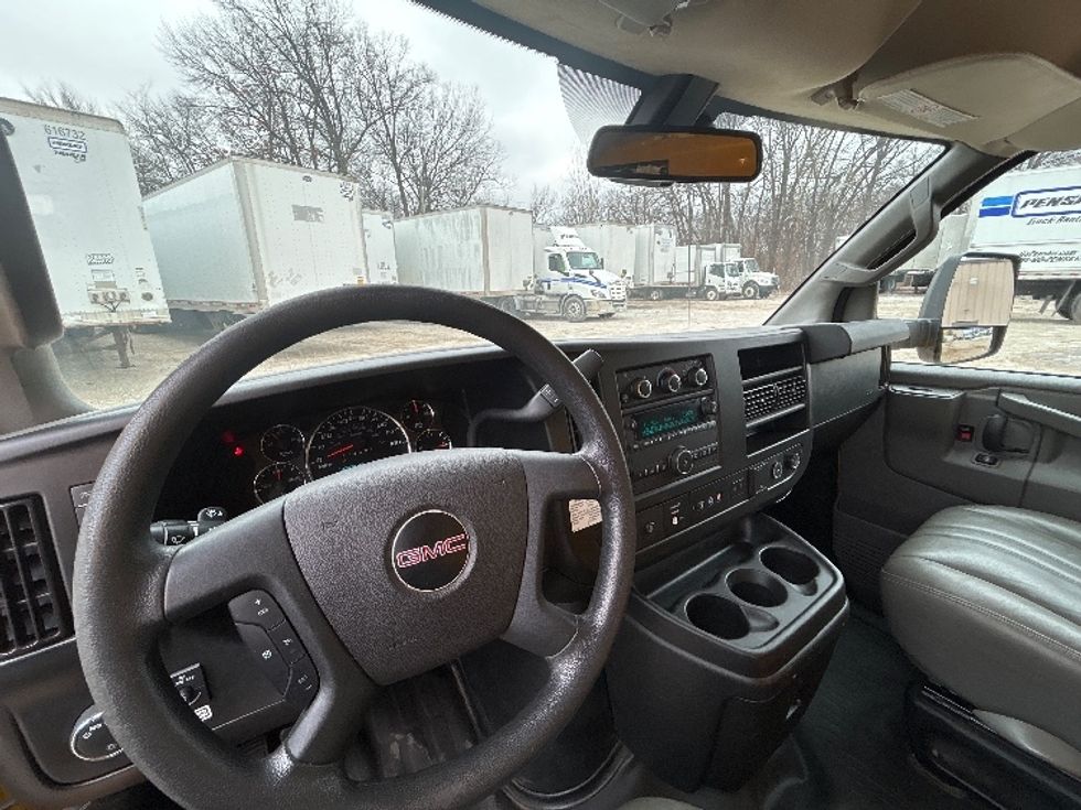 Light Duty Box Truck-Light and Medium Duty Trucks-GMC-2021-Savana G33903-Moberly-MO-102,234\n\t\tmiles-$ 26,000 - Image 18