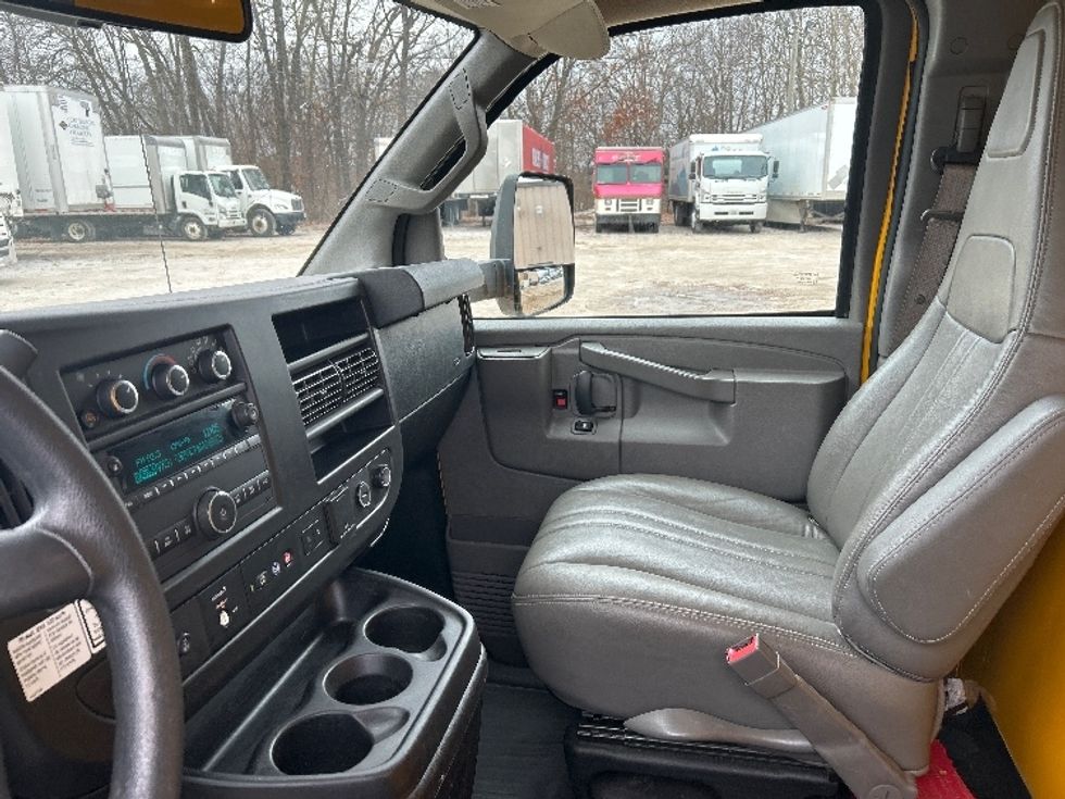 Light Duty Box Truck-Light and Medium Duty Trucks-GMC-2021-Savana G33903-Moberly-MO-102,234\n\t\tmiles-$ 26,000 - Image 19