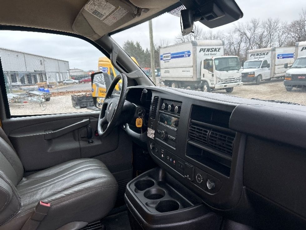 Light Duty Box Truck-Light and Medium Duty Trucks-GMC-2021-Savana G33903-Moberly-MO-102,234\n\t\tmiles-$ 26,000 - Image 22