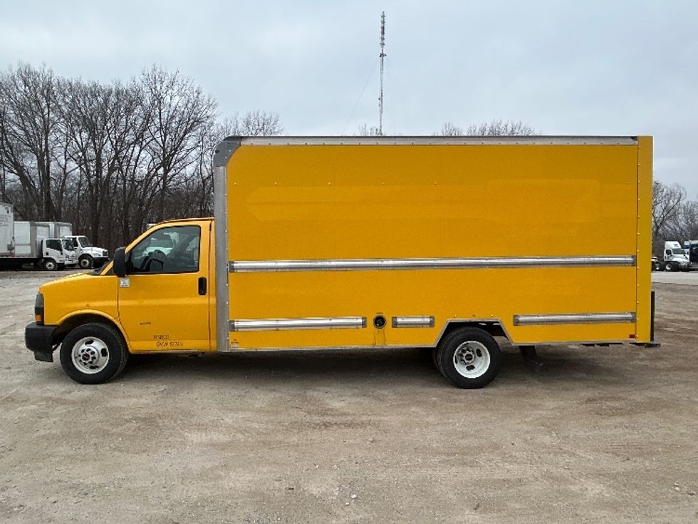 Light Duty Box Truck-Light and Medium Duty Trucks-GMC-2021-Savana G33903-Moberly-MO-102,234\n\t\tmiles-$ 26,000 - Image 4