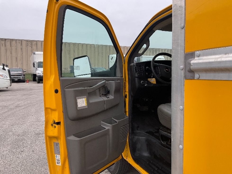 Light Duty Box Truck-Light and Medium Duty Trucks-GMC-2021-Savana G33903-Moberly-MO-104,380\n\t\tmiles-$ 25,750 - Image 16