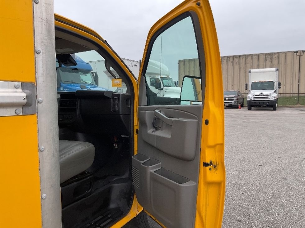 Light Duty Box Truck-Light and Medium Duty Trucks-GMC-2021-Savana G33903-Moberly-MO-104,380\n\t\tmiles-$ 25,750 - Image 20