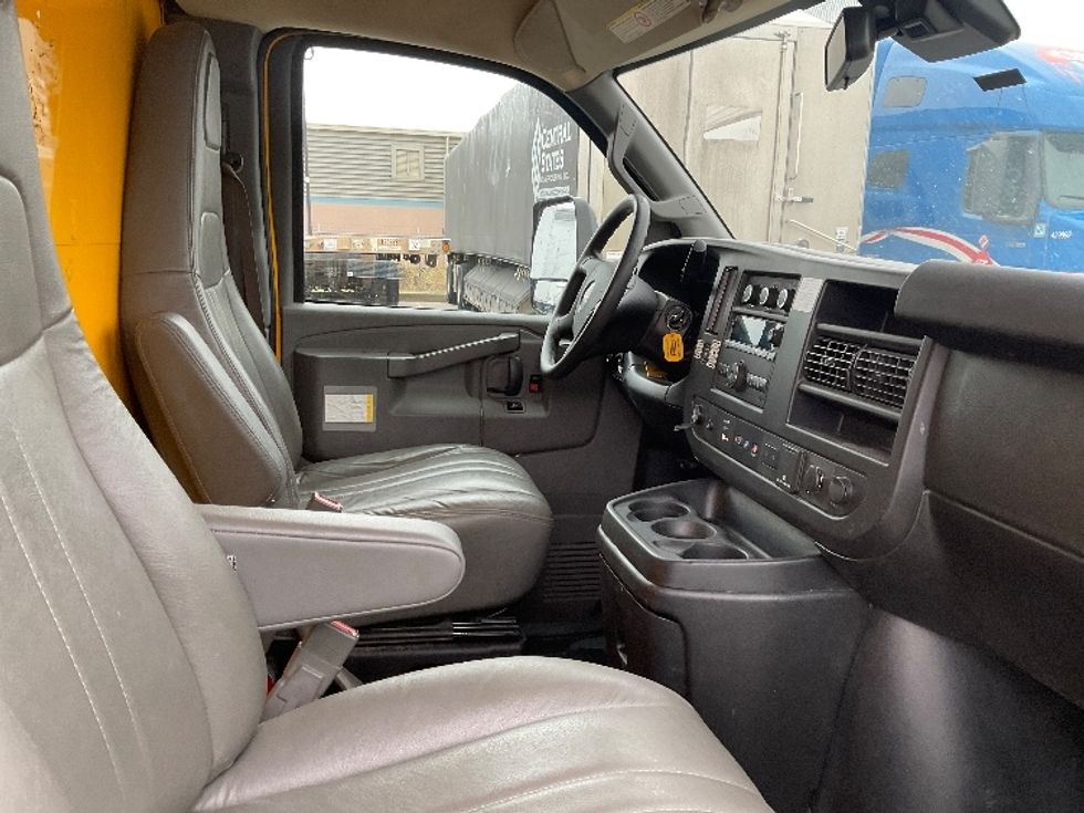 Light Duty Box Truck-Light and Medium Duty Trucks-GMC-2021-Savana G33903-Moberly-MO-104,380\n\t\tmiles-$ 25,750 - Image 22