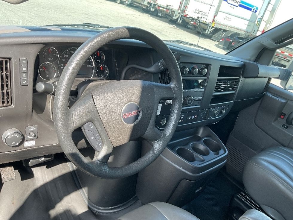 Light Duty Box Truck-Light and Medium Duty Trucks-GMC-2021-Savana G33903-Moberly-MO-82,957\n\t\tmiles-$ 30,500 - Image 17