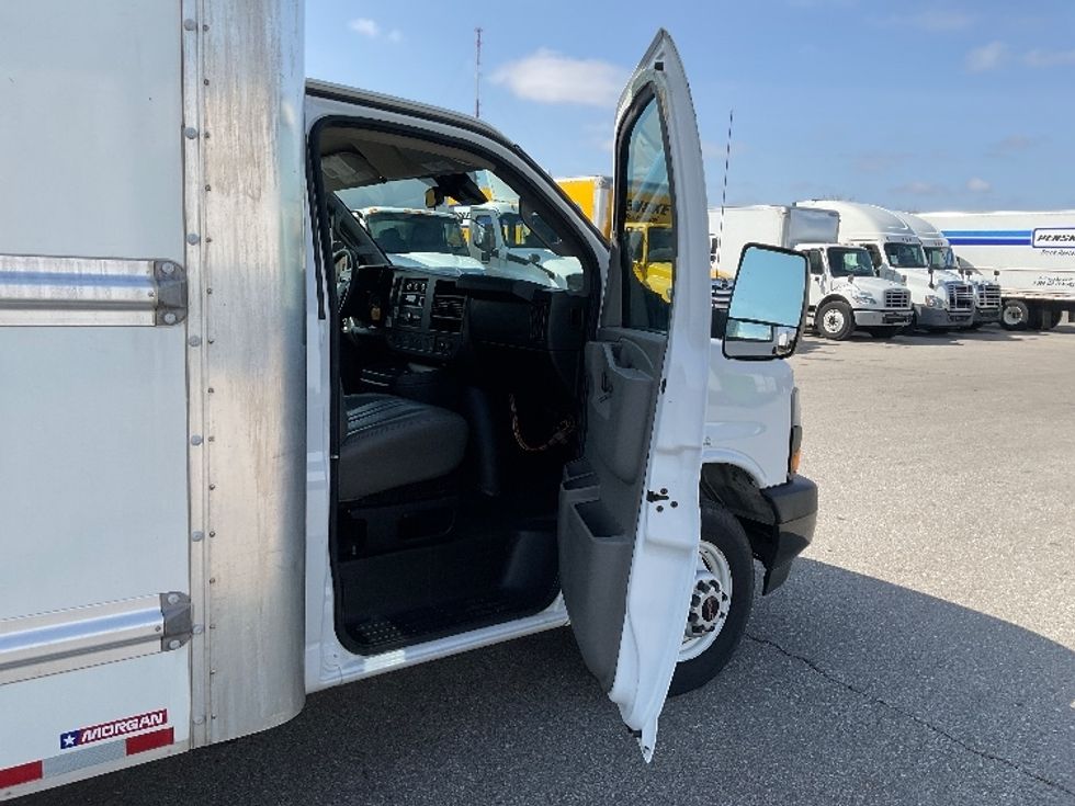 Light Duty Box Truck-Light and Medium Duty Trucks-GMC-2021-Savana G33903-Moberly-MO-82,957\n\t\tmiles-$ 30,500 - Image 20