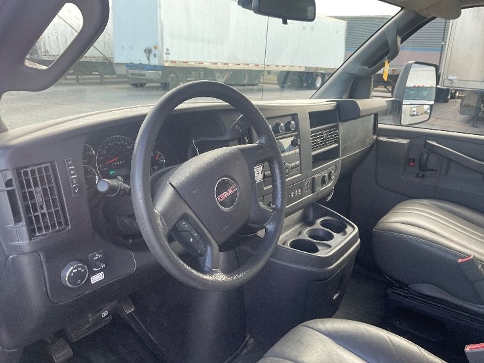 Light Duty Box Truck-Light and Medium Duty Trucks-GMC-2021-Savana G33903-Moberly-MO-86,370\n\t\tmiles-$ 30,750 - Image 17