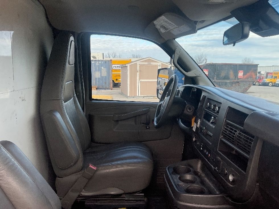 Light Duty Box Truck-Light and Medium Duty Trucks-GMC-2021-Savana G33903-Moberly-MO-86,370\n\t\tmiles-$ 30,750 - Image 21