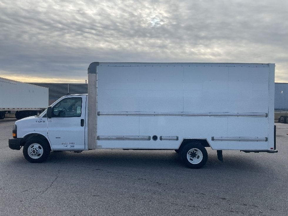 Light Duty Box Truck-Light and Medium Duty Trucks-GMC-2021-Savana G33903-Moberly-MO-86,370\n\t\tmiles-$ 30,750 - Image 4
