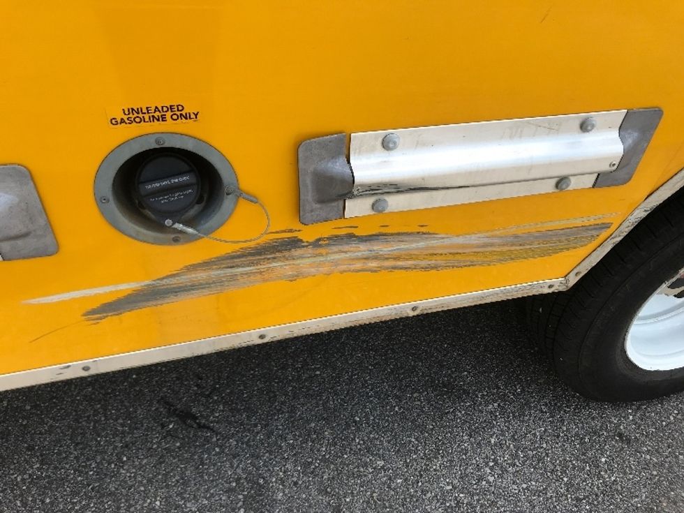 Light Duty Box Truck-Light and Medium Duty Trucks-GMC-2021-Savana G33903-Mobile-AL-89,430\n\t\tmiles-$ 27,250 - Image 24