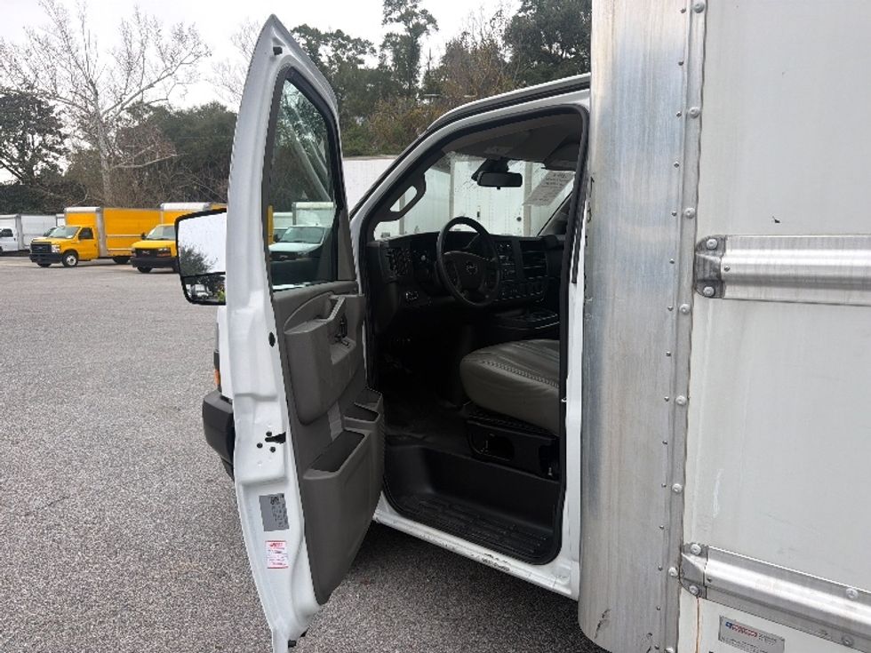 Light Duty Box Truck-Light and Medium Duty Trucks-GMC-2021-Savana G33903-Mobile-AL-90,003\n\t\tmiles-$ 32,000 - Image 16