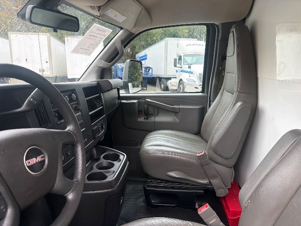 Light Duty Box Truck-Light and Medium Duty Trucks-GMC-2021-Savana G33903-Mobile-AL-90,003\n\t\tmiles-$ 32,000 - Image 19
