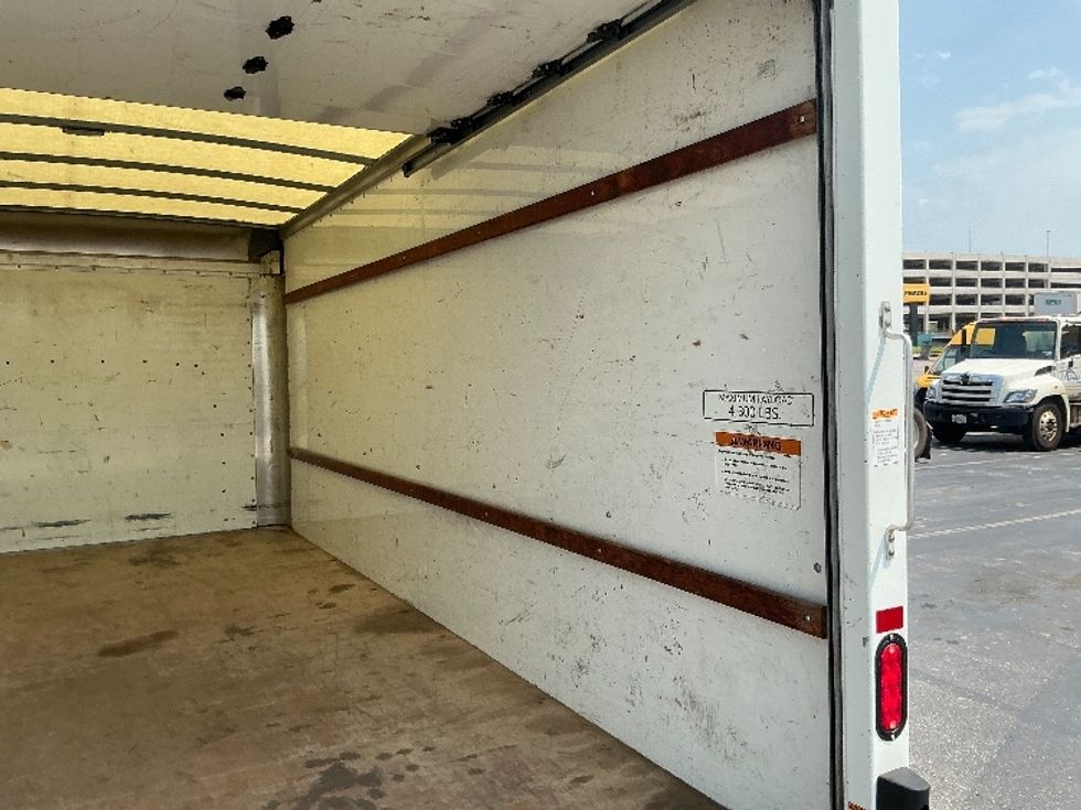 Light Duty Box Truck-Light and Medium Duty Trucks-GMC-2021-Savana G33903-Mobile-AL-92,952\n\t\tmiles-$ 29,750 - Image 12