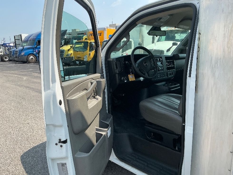 Light Duty Box Truck-Light and Medium Duty Trucks-GMC-2021-Savana G33903-Mobile-AL-92,952\n\t\tmiles-$ 29,750 - Image 16