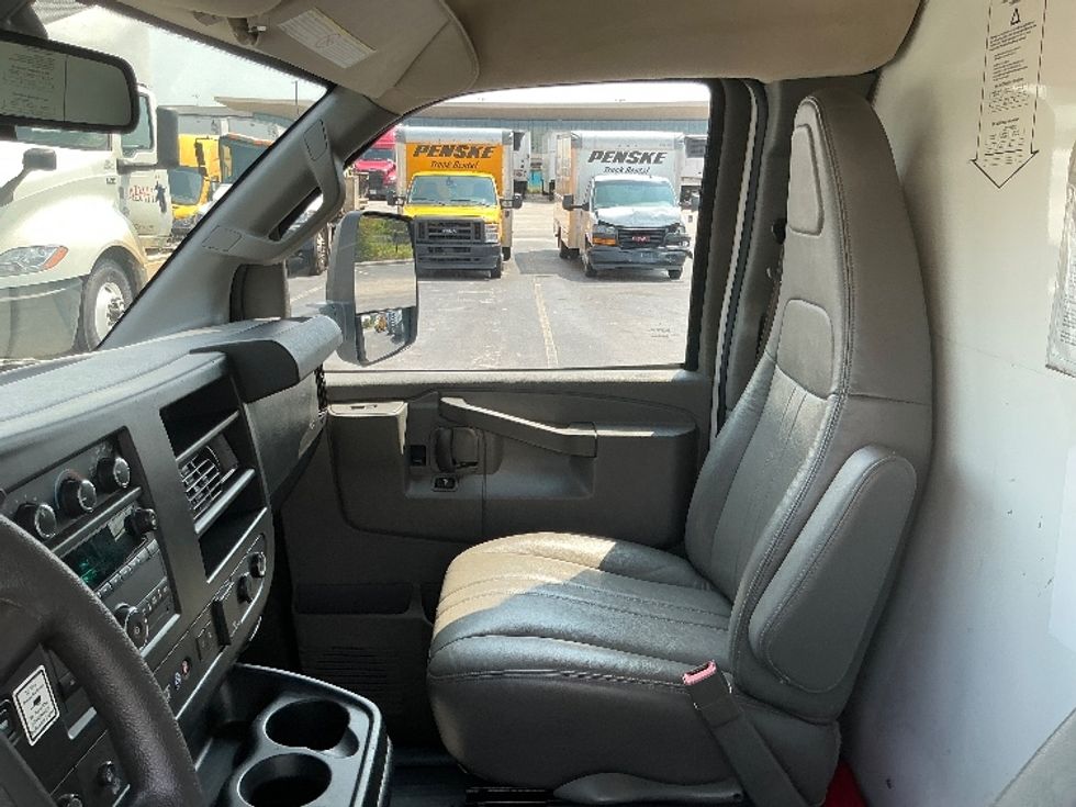 Light Duty Box Truck-Light and Medium Duty Trucks-GMC-2021-Savana G33903-Mobile-AL-92,952\n\t\tmiles-$ 29,750 - Image 19