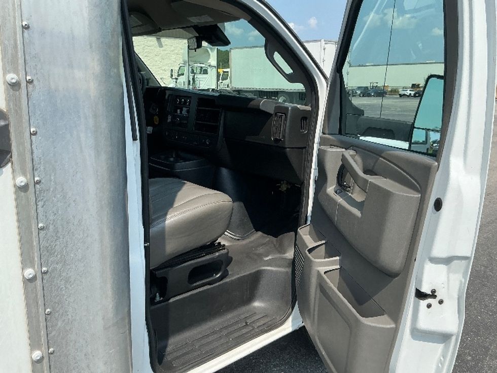 Light Duty Box Truck-Light and Medium Duty Trucks-GMC-2021-Savana G33903-Mobile-AL-92,952\n\t\tmiles-$ 29,750 - Image 20