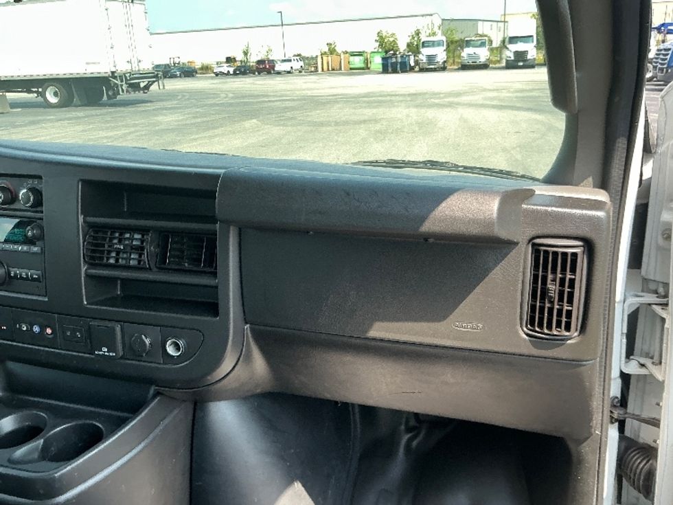 Light Duty Box Truck-Light and Medium Duty Trucks-GMC-2021-Savana G33903-Mobile-AL-92,952\n\t\tmiles-$ 29,750 - Image 21