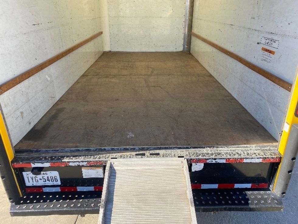 Light Duty Box Truck-Light and Medium Duty Trucks-GMC-2021-Savana G33903-Monroe-LA-98,981\n\t\tmiles-$ 26,500 - Image 10