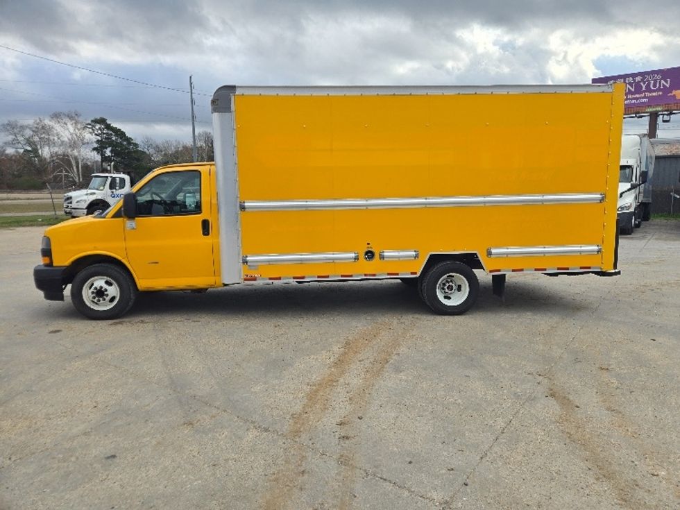 Light Duty Box Truck-Light and Medium Duty Trucks-GMC-2021-Savana G33903-Monroe-LA-98,981\n\t\tmiles-$ 26,500 - Image 4