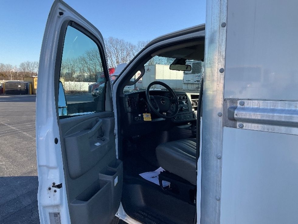 Light Duty Box Truck-Light and Medium Duty Trucks-GMC-2021-Savana G33903-Monroe-OH-108,357\n\t\tmiles-$ 27,750 - Image 14