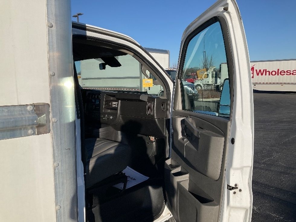Light Duty Box Truck-Light and Medium Duty Trucks-GMC-2021-Savana G33903-Monroe-OH-108,357\n\t\tmiles-$ 27,750 - Image 18