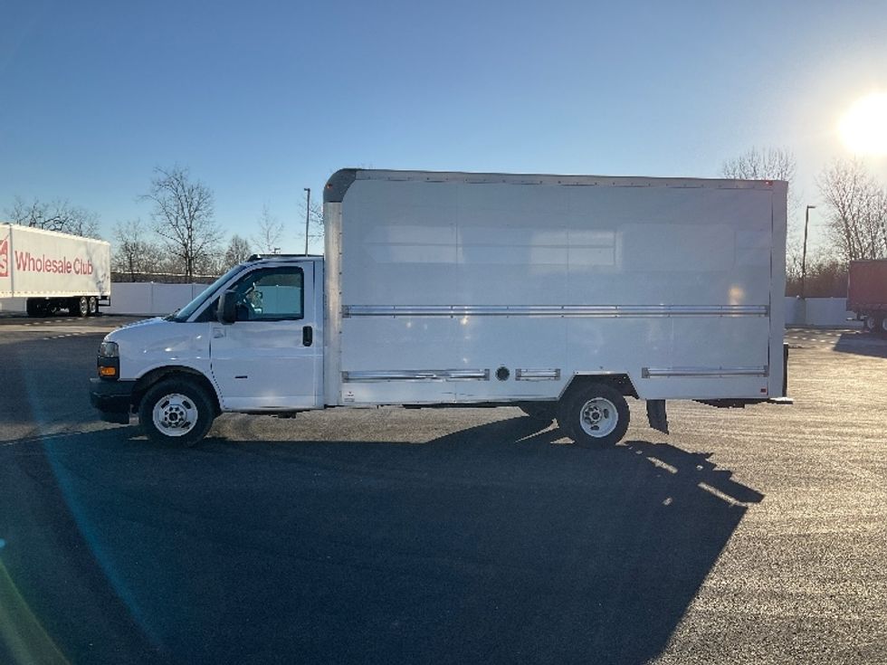 Light Duty Box Truck-Light and Medium Duty Trucks-GMC-2021-Savana G33903-Monroe-OH-108,357\n\t\tmiles-$ 27,750 - Image 4