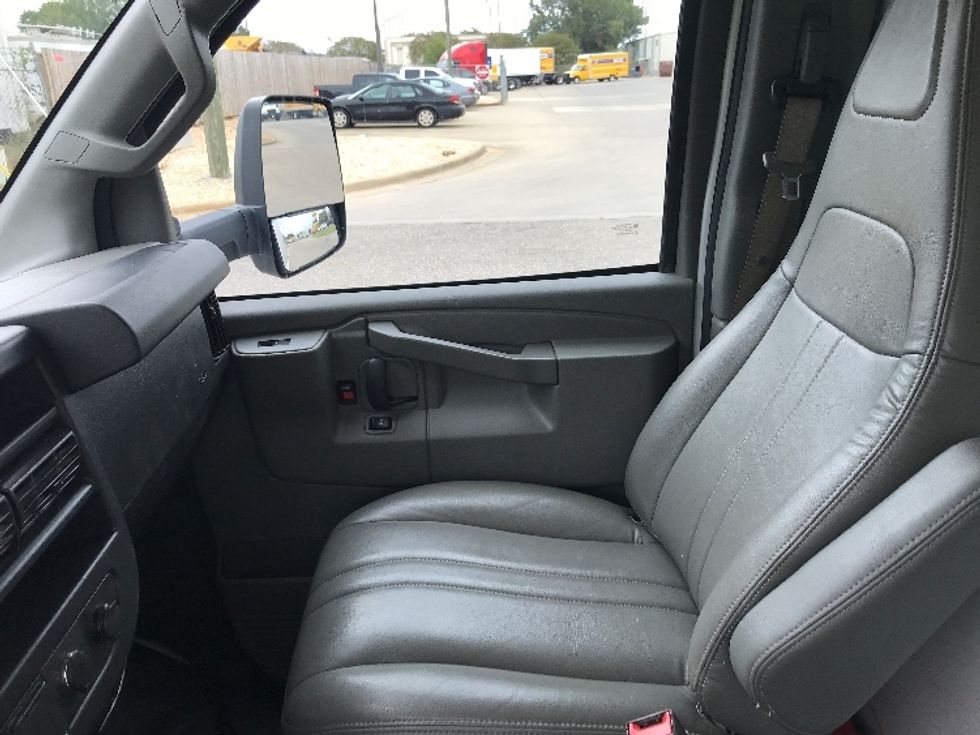 Light Duty Box Truck-Light and Medium Duty Trucks-GMC-2021-Savana G33903-Montgomery-AL-104,768\n\t\tmiles-$ 31,000 - Image 19