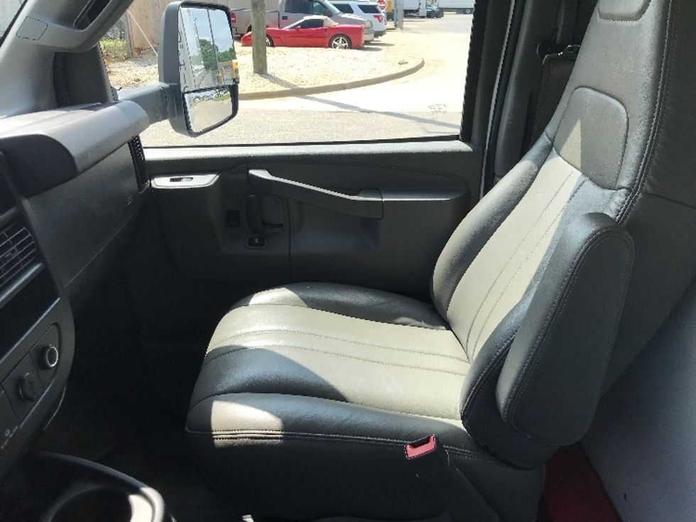 Light Duty Box Truck-Light and Medium Duty Trucks-GMC-2021-Savana G33903-Montgomery-AL-107,412\n\t\tmiles-$ 27,750 - Image 19
