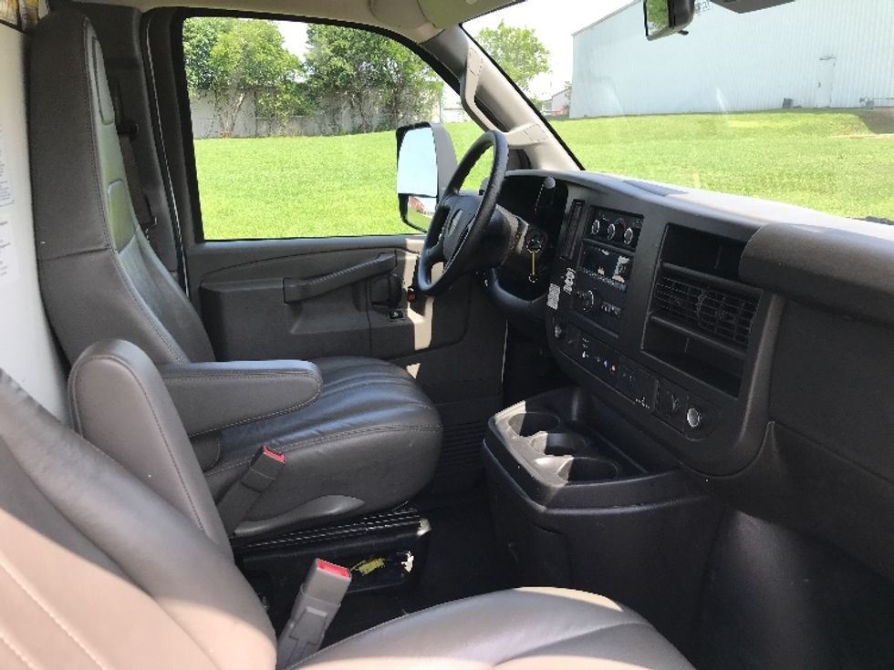 Light Duty Box Truck-Light and Medium Duty Trucks-GMC-2021-Savana G33903-Montgomery-AL-107,412\n\t\tmiles-$ 27,750 - Image 22