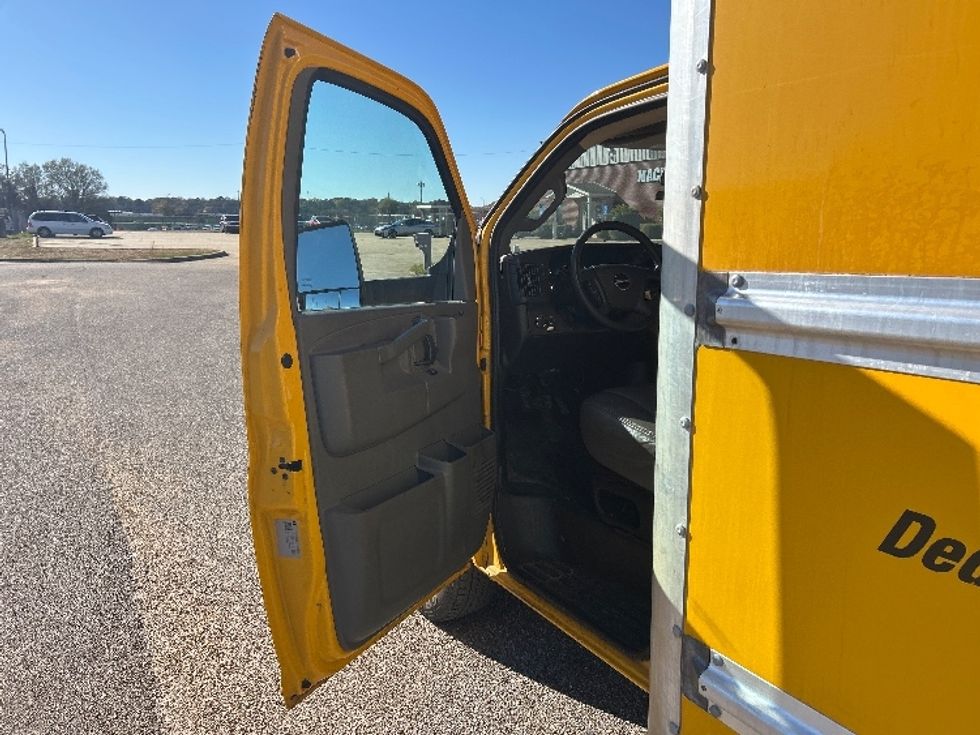 Light Duty Box Truck-Light and Medium Duty Trucks-GMC-2021-Savana G33903-Montgomery-AL-108,055\n\t\tmiles-$ 26,500 - Image 16