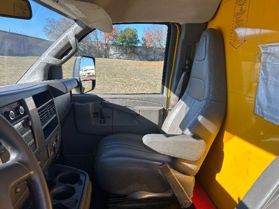 Light Duty Box Truck-Light and Medium Duty Trucks-GMC-2021-Savana G33903-Montgomery-AL-108,055\n\t\tmiles-$ 26,500 - Image 19
