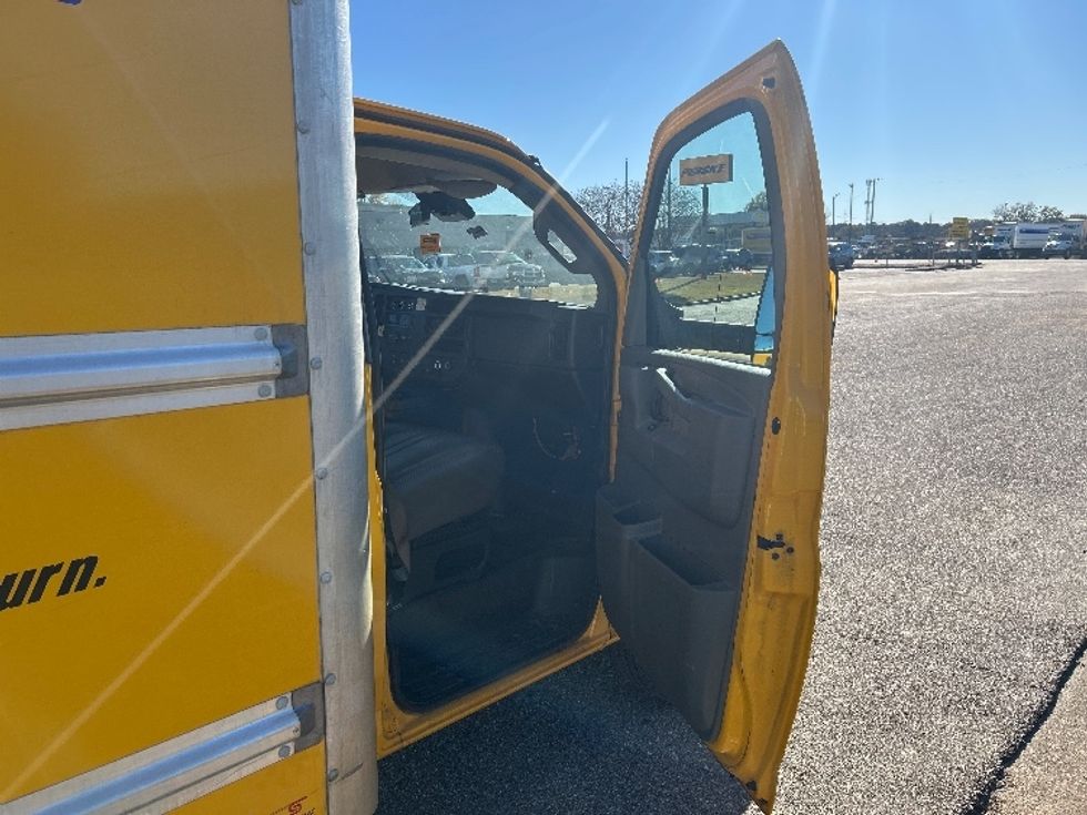 Light Duty Box Truck-Light and Medium Duty Trucks-GMC-2021-Savana G33903-Montgomery-AL-108,055\n\t\tmiles-$ 26,500 - Image 20