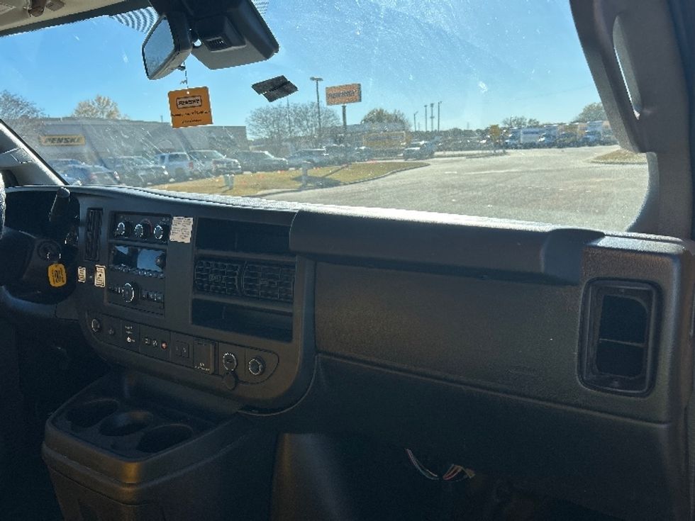 Light Duty Box Truck-Light and Medium Duty Trucks-GMC-2021-Savana G33903-Montgomery-AL-108,055\n\t\tmiles-$ 26,500 - Image 21