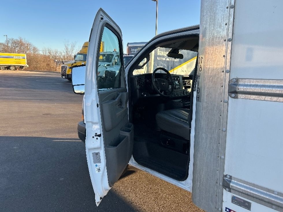 Light Duty Box Truck-Light and Medium Duty Trucks-GMC-2021-Savana G33903-Montgomery-NY-101,006\n\t\tmiles-$ 27,750 - Image 16