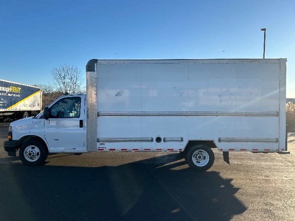 Light Duty Box Truck-Light and Medium Duty Trucks-GMC-2021-Savana G33903-Montgomery-NY-101,006\n\t\tmiles-$ 27,750 - Image 4
