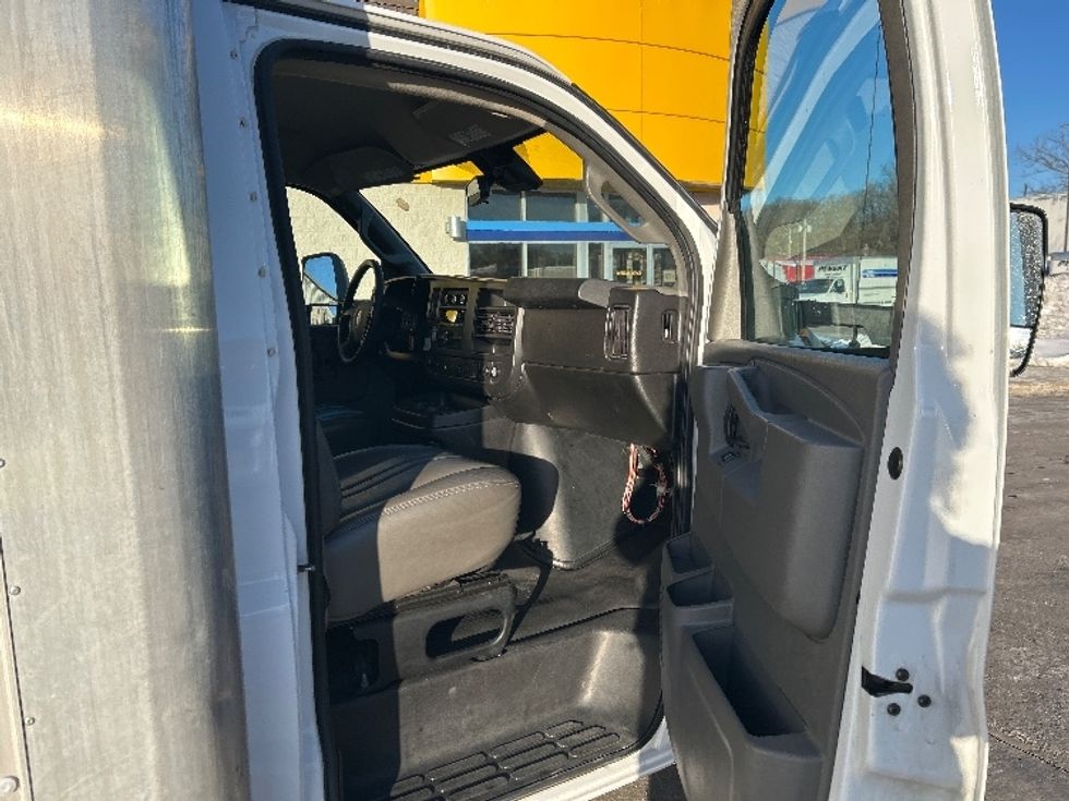 Light Duty Box Truck-Light and Medium Duty Trucks-GMC-2021-Savana G33903-Montgomery-NY-103,256\n\t\tmiles-$ 27,500 - Image 20