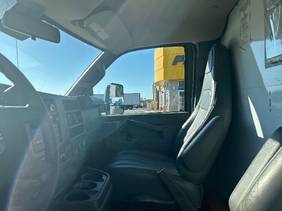 Light Duty Box Truck-Light and Medium Duty Trucks-GMC-2021-Savana G33903-Montgomery-NY-104,900\n\t\tmiles-$ 27,250 - Image 17