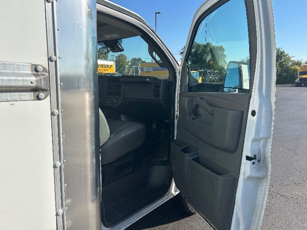 Light Duty Box Truck-Light and Medium Duty Trucks-GMC-2021-Savana G33903-Montgomery-NY-104,900\n\t\tmiles-$ 27,250 - Image 18