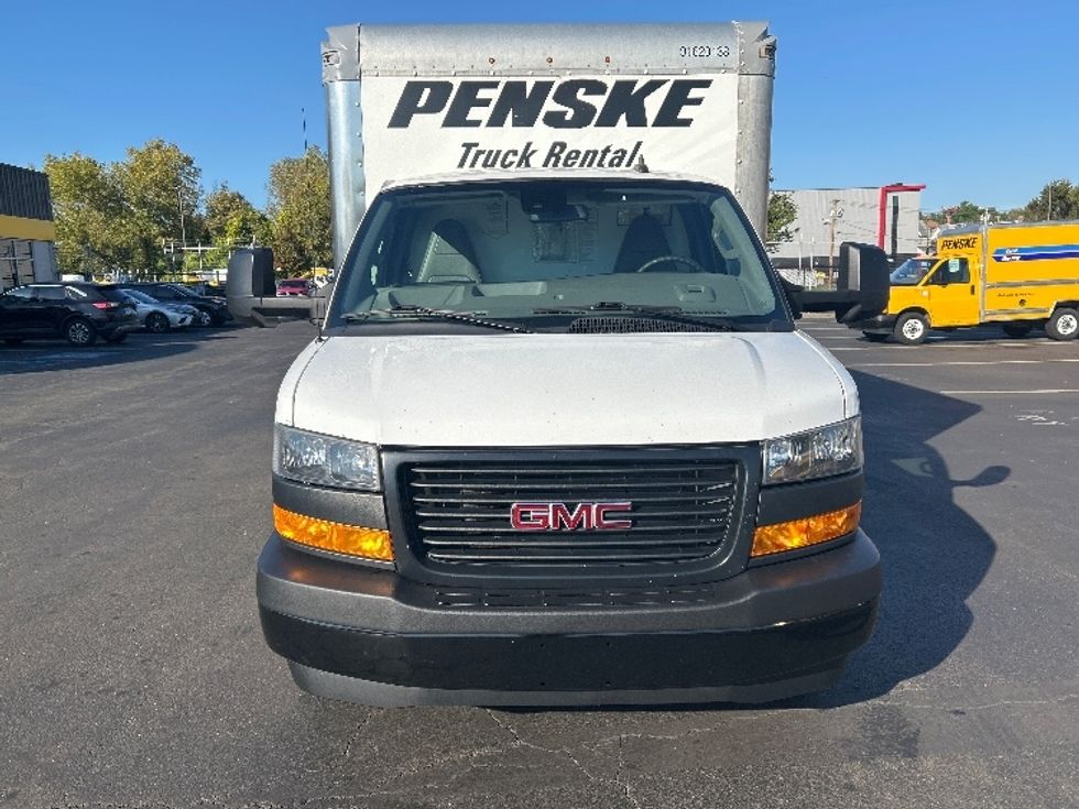 2021 Gmc Savana 3500 Cutaway photo 2
