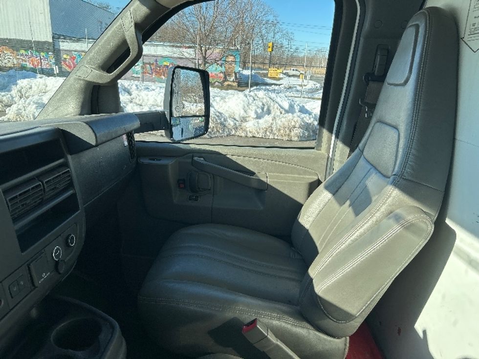 Light Duty Box Truck-Light and Medium Duty Trucks-GMC-2021-Savana G33903-Montgomery-NY-106,425\n\t\tmiles-$ 27,000 - Image 17