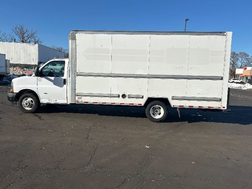 Light Duty Box Truck-Light and Medium Duty Trucks-GMC-2021-Savana G33903-Montgomery-NY-106,425\n\t\tmiles-$ 27,000 - Image 4
