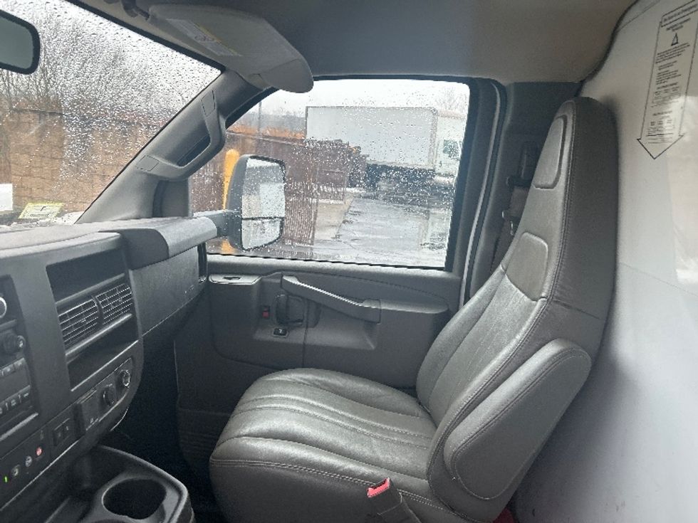 Light Duty Box Truck-Light and Medium Duty Trucks-GMC-2021-Savana G33903-Montgomery-NY-113,874\n\t\tmiles-$ 26,250 - Image 17